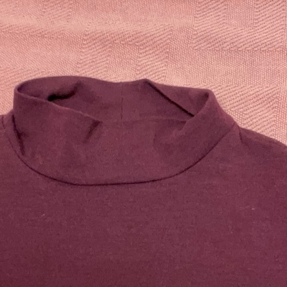 Express women’s cold shoulder mock turtleneck short sleeve tee, size M - Picture 5 of 6